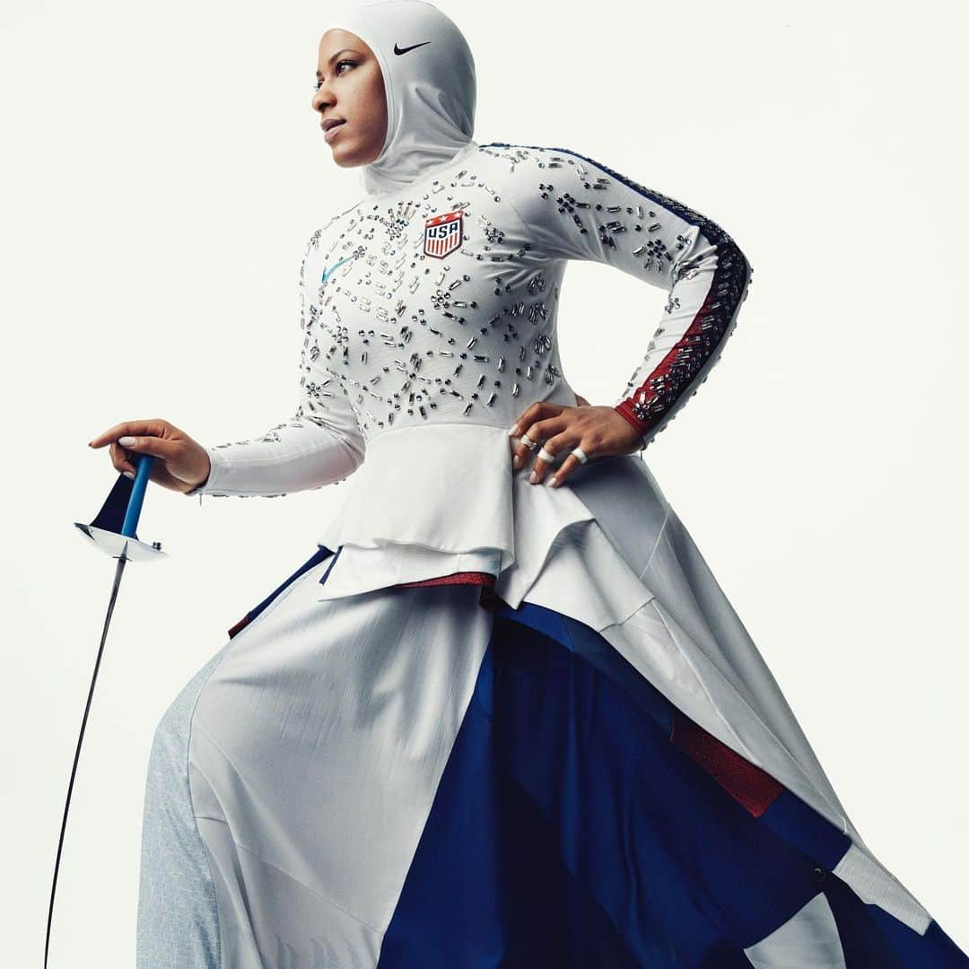 アレックス・モーガンさんのインスタグラム写真 - (アレックス・モーガンInstagram)「Hi everyone! I’m @ibtihajmuhammad, Olympic medalist, entrepreneur, author and activist, and I’ll be taking over Alex’s account today. I‘m passionate about equality, the importance of sport, and using my platform for good. Alex has such an amazing community here and I look forward to sharing and having great dialogue with you guys! Join me on IG live for a Q&A ‪starting at 2PM PST‬/5PM EST, followed by some dope guests who will be joining me as well. So excited! 🤺❤️🎤 #ShareTheMicNow」6月11日 4時38分 - alexmorgan13