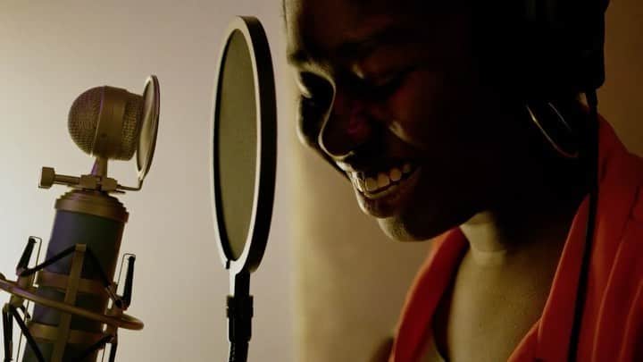 サウンドクラウドのインスタグラム：「"When you press play on a Christelle Bofale song two things immediately stand out: her velvet vibrato and swirling guitar chords."⁠ 💫 ⁠⠀ Listen to this #FOSC artist for yourself. Link in bio #SCFirst. @christellebofale」
