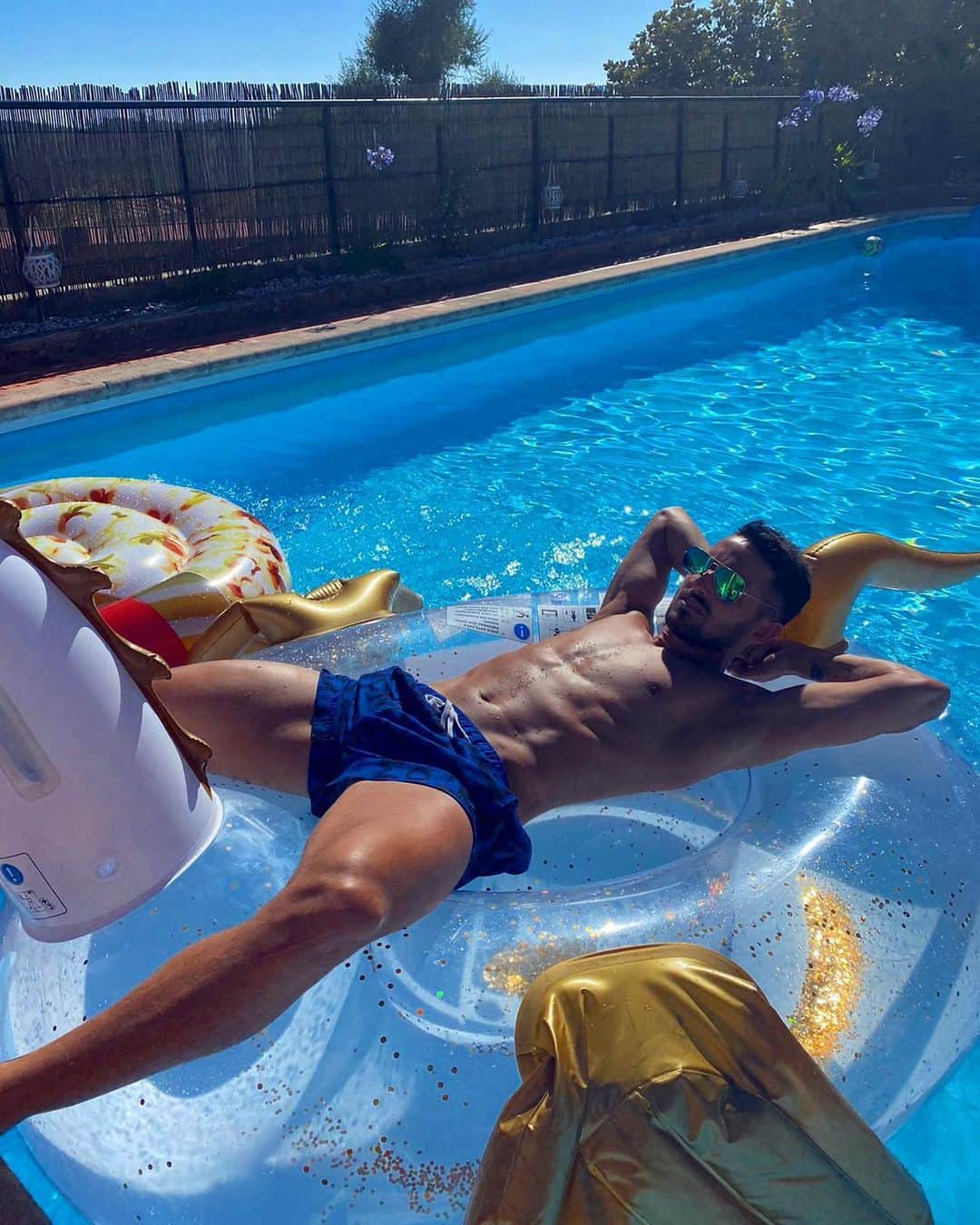 ウーゴ・ヴィエイラのインスタグラム：「Afternoon off😎」