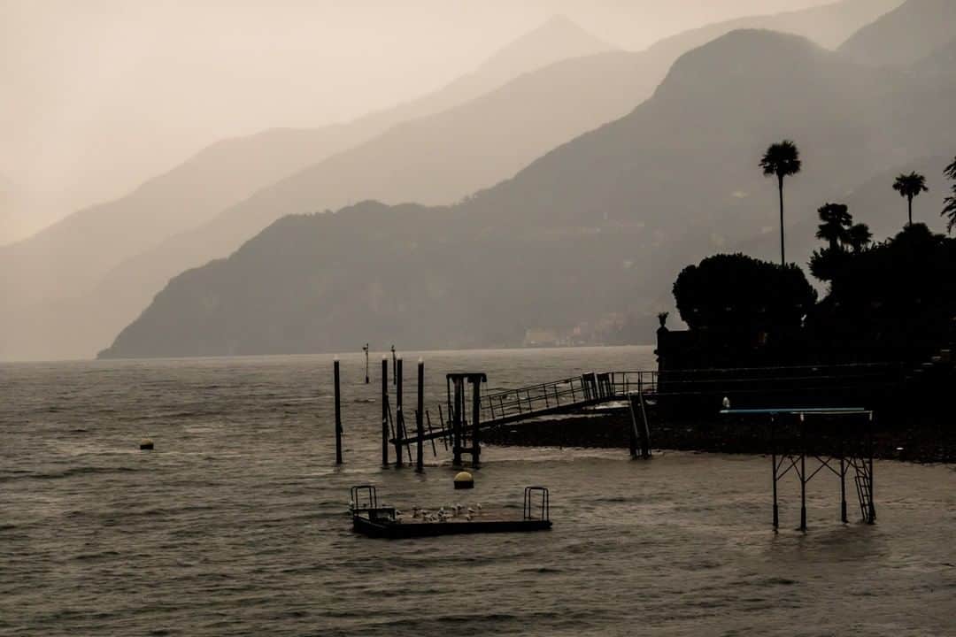 National Geographic Travelさんのインスタグラム写真 - (National Geographic TravelInstagram)「Photo by @robert_ormerod | Birds watch the sunset from a diving board and swimming platform during a winter day on Lake Como, northern Italy.」6月11日 5時06分 - natgeotravel