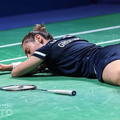 カースティ・ギルモアさんのインスタグラム写真 - (カースティ・ギルモアInstagram)「NO BADMINTON FOR 80 DAYS: A MOOD 😐  I miss being on court. I miss training with the squad. I miss hitting shuttles (the wall isn't a good opponent). I miss competing. I miss diving around getting scraped elbows and bloody knees. I don't miss early mornings though ☝🏼👀 Hopefully it won't be much longer. Scotland seems to be heading the right way. In the meantime I guess I'll keep doing shadow in the carpark 🙋🏼‍♀️ • • • • • @victorsport_official @victoreurope #lockdown #quarantine #badminton #scotland #glasgow #scenery #keepgoing #challenges #thingsimiss #team #training #coronavirus」6月11日 5時21分 - kirstygilmourr