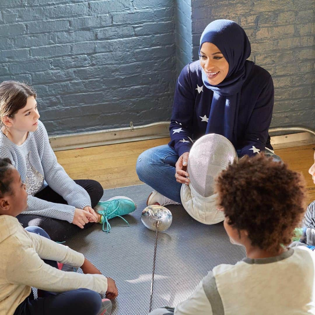 アレックス・モーガンさんのインスタグラム写真 - (アレックス・モーガンInstagram)「Many of you may know this already, but I’m the first Muslim American woman to win an Olympic medal 🇺🇸 What you may not know is that I am also the first woman of color on Team USA in my weapon 🤺 Fencing is historically white and for a long time was not accessible to communities of color. I wanted to change that. I wanted to prove that I could live out my wildest dreams of winning an Olympic medal, but also that sport is a place for everyone, no matter your race, gender or religion. As an advocate for inclusion and diversity, I believe it is important for us to recognize and celebrate firsts as potential impetus for cultural change. Moments like mine show our youth that they have everything they need to be successful already inside. — Ibtihaj @ibtihajmuhammad #sharethemicnow」6月11日 5時30分 - alexmorgan13