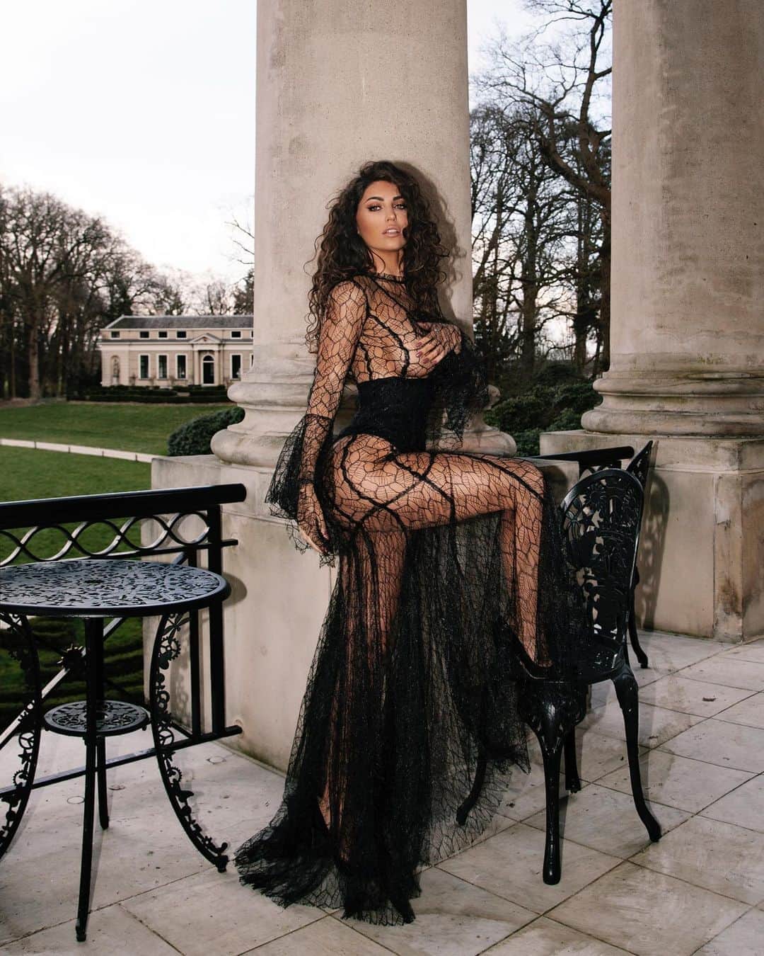 ヨランテ・ヴァン・カスベルヘンさんのインスタグラム写真 - (ヨランテ・ヴァン・カスベルヘンInstagram)「Dank je wel @fhm_nederland voor het grote compliment, de All time FHM favorite award! 🌸 Last week I received the FHM all time favorite award. What a huge compliment. Remember Beauty is a light in the heart 🤍」6月11日 5時39分 - yolanthecabau