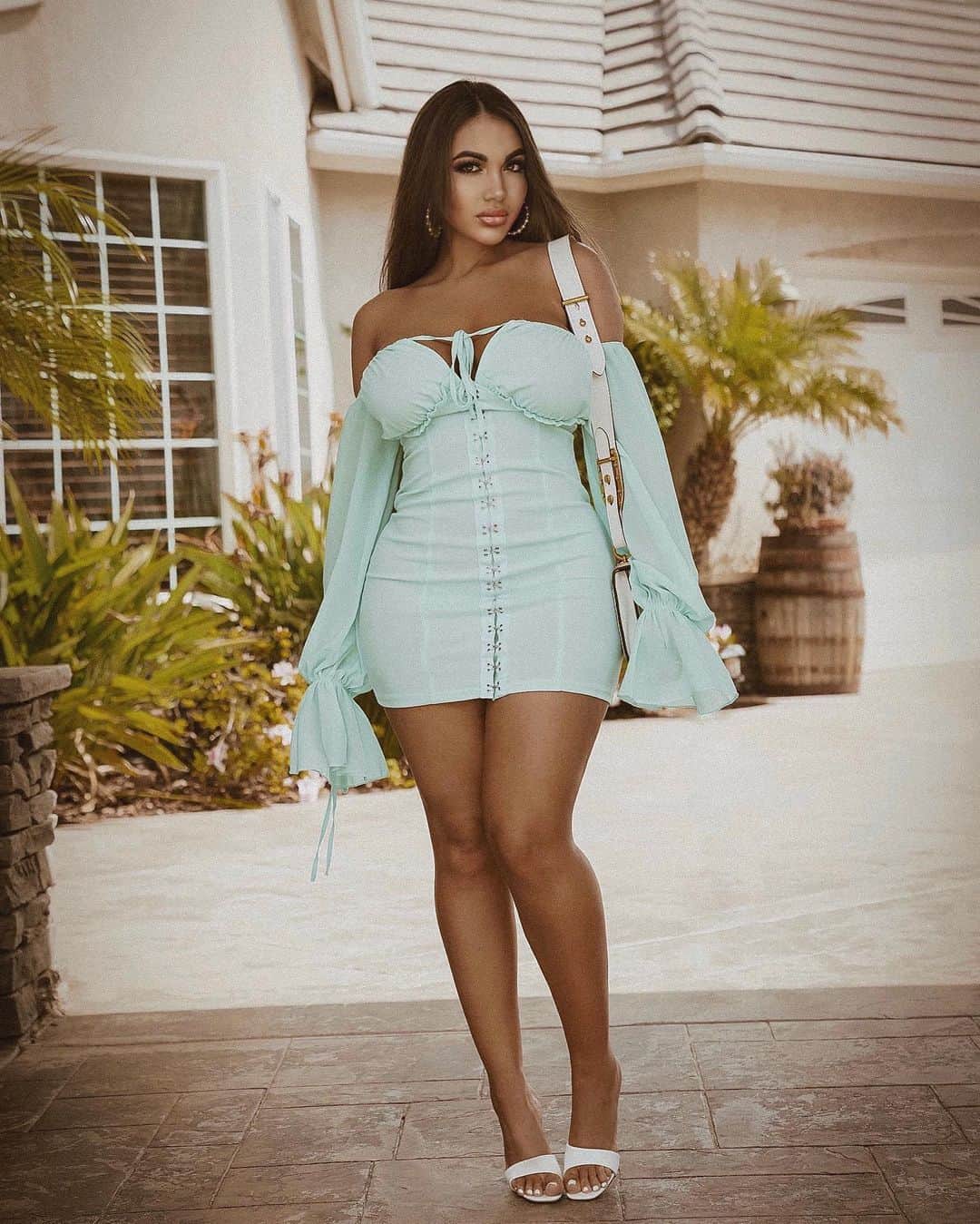 Aylen Aさんのインスタグラム写真 - (Aylen AInstagram)「@prettylittlething ..Don't run away from it, just because it's difficult 🦋 _ Search: “Mint Chiffon Sleeve Hook & Eye Bodycon Dress”」6月11日 6時03分 - aylen25