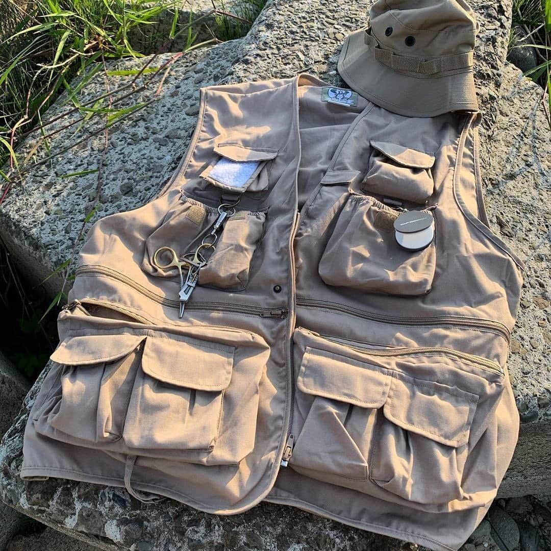 ロスコさんのインスタグラム写真 - (ロスコInstagram)「Our Uncle Milty Travel Vest. 📸: @n1tob3  #7546 #rothco #travel #vests #outdoors #regram #hiking #camping #gear #tactical」6月11日 6時34分 - rothco_brand