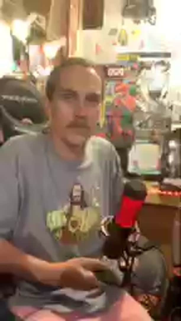 ケヴィン・スミスのインスタグラム：「At @jaymewes house, playing!」