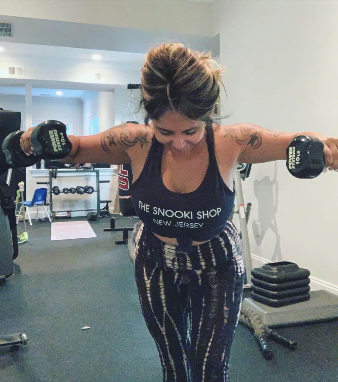 ニコール・ ポリッツィのインスタグラム：「#FitMawma」
