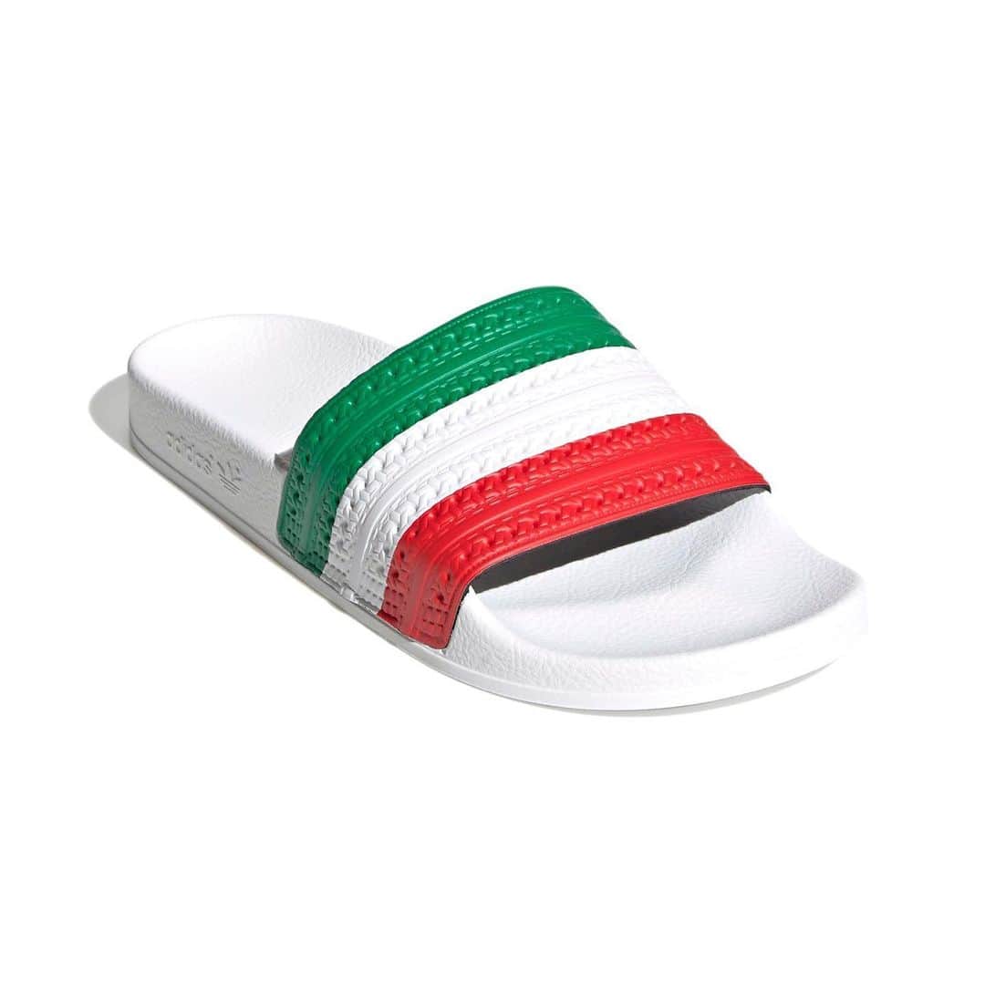 HYPEBEASTさんのインスタグラム写真 - (HYPEBEASTInstagram)「@hypebeastkicks: @adidas has given its Adilette a national flag makeover for Spring/Summer 2020. Coming in seven different colorways, the slides represents a variety of European nations such as Spain, Netherlands, France, Italy, Germany and Great Britain, as well as the United States. Some of the options are available now at the adidas web store, will the remaining pairs are set to arrive on July 6.⁠⠀ Photo: adidas」6月11日 13時16分 - hypebeast