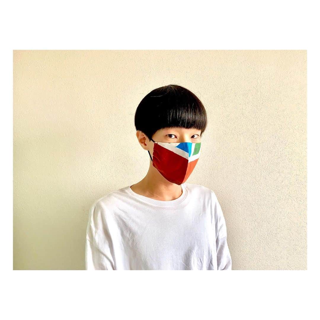 坂口涼太郎さんのインスタグラム写真 - (坂口涼太郎Instagram)「◻️🔻🟢🔹🟧▪️🟡 My mother made it specially like a style of Cubism. #mask #cubism #handmademask #art #マスク #手作りマスク #fashionmask」6月11日 13時17分 - ryotarosakaguchi