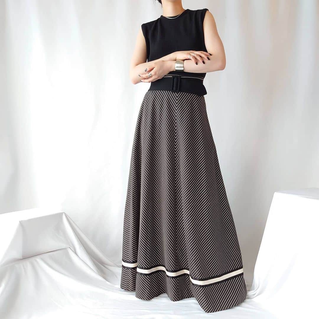 吉祥寺 古着屋 Orfeoのインスタグラム：「70's Stripe Long Skirt  #orfeo #kichijoji #tokyo #vintage #used #fashion #coordinate #outfit  掲載商品のお問い合わせはインスタグラムプロフィール記載のメールアドレス宛にお願いいたします。コメント、DMでのお問い合わせは受け付けておりませんのでご了承ください。」