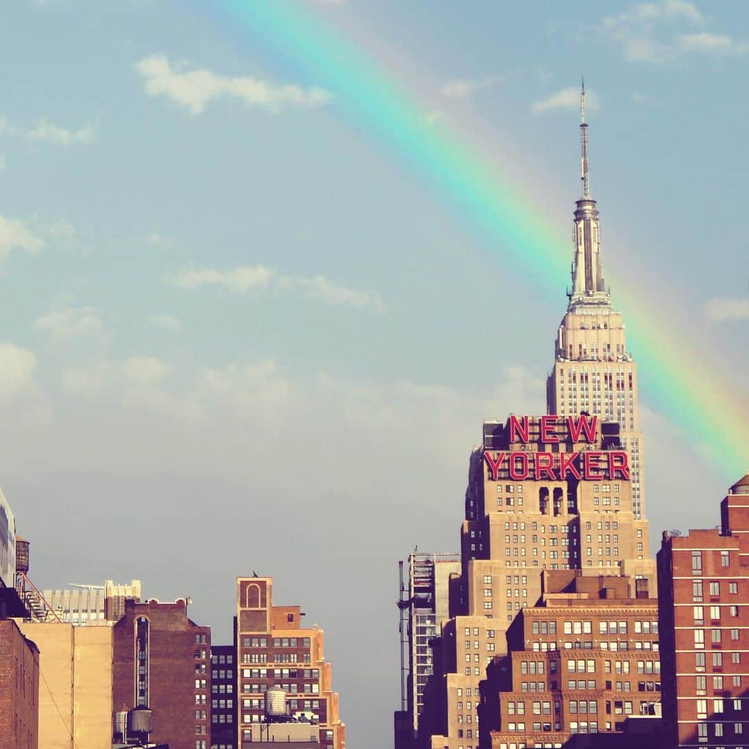 デビッドヤーマンのインスタグラム：「Inclusion has always been at the core of the David Yurman brand. We believe everyone should be treated equally. On the 50th Anniversary of the first Pride March in #NYC—our hometown—we recognize the pioneers of justice that came before us and salute those who work to make our world a better place.」