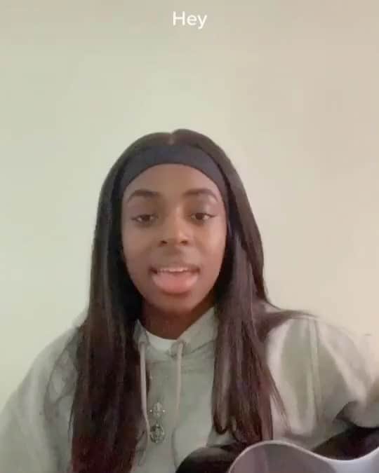 コルトン・ヘインズのインスタグラム：「@catburns is an 19 year-old artist and songwriter from South London and graduate from the prestigious BRIT School. She was just 16 when chosen as BBC Radio 1XTRA' Track Of The Week being described by ’s Jamz Supernova as an exciting new artist delivering ‘Meaningful Pop, with a urban folk/singer-songwriter twist.’ Having caught the attention of tastemakers Earmilk, Spindle and Hunger Magazine with the release of her single ‘Sober’ in 2018, Cat was awarded MSG (Madison Square Garden London) Up and coming artist of the month and performed for BBC Introducing Live at Tobacco Docks event. In 2019 Cat Burns has released her second EP ’Naive’  continuing live performances at intimate shows for Sofar Sounds, CLASH Magazine, Gold Dust and Secret Sessions also making her debut festival appearances with sets at Latitude Festival, Hear Her Festival and Noon Til Moon.  Her latest single ‘Fuckboy’  has received support from BBC Introducing and BBC Radio London and was premiered by Clash Magazine, with Complex instructing their readers to 'Keep an eye on Cat Burns and what will no doubt be a meteoric rise to the top’. Cat's new single 'Fool In Love' is out now. https://www.patreon.com/catburns  Press Contact cat.lazarra@wma.agency Booking Agent jess.kinn@paradigmagency.com #blacklivesmatter #amplifymelanatedvoices」