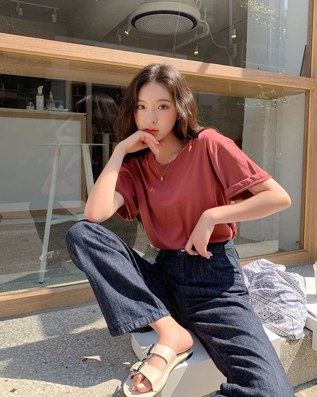 Chuuのインスタグラム：「무려 10컬러로 나온 요 티셔츠! 하나도 빠짐없이 다 예쁜컬러에 코디까지 넘 예뻐서 인스타 도배 예상됩니댱🤭✨」