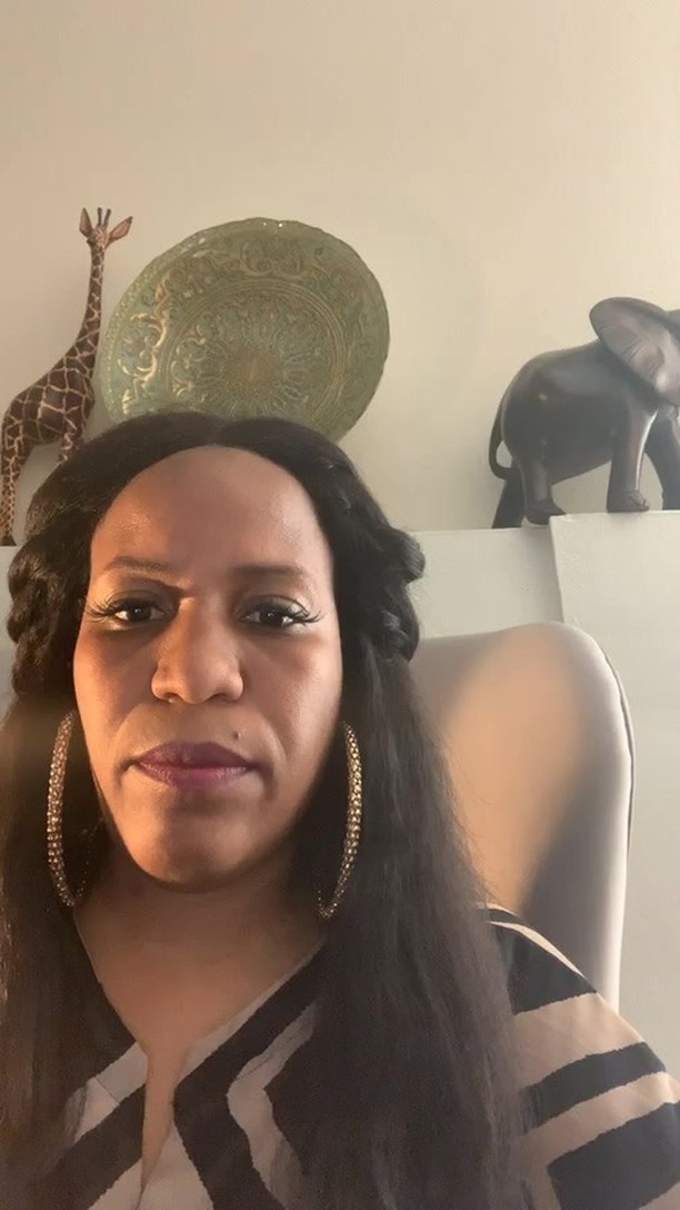 ブリー・ラーソンのインスタグラム：「Justina @justeenahoh discusses  the current state of affairs (based on follower questions) with guest @purplephy27 Head of Urban Music & Strategy @columbiarecords」
