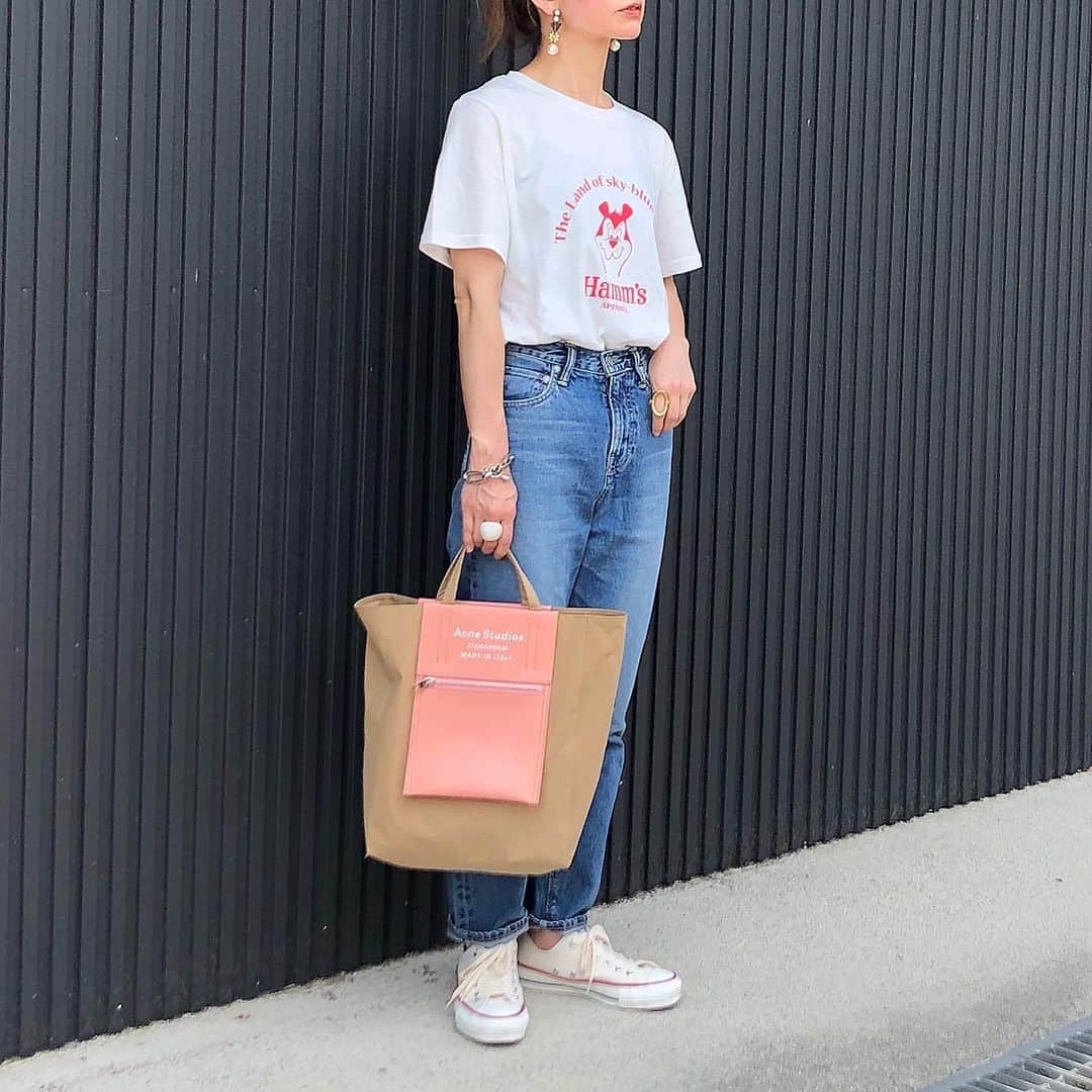 akko0718さんのインスタグラム写真 - (akko0718Instagram)「6月11日(木) . . 古着っぽいデザインのtシャツがかわい♡⸜‪‪☺︎‬⸝‬‪‪ @envylook_japan . . #envylook #envylook_japan #kaumo_fashion #locari #ponte_fashion #mineプチプラ部 #mineby3mootd #おちびコーデ #おちびの輪 #低身長コーデ #平均身長コーデ #プチプラコーデ #大人シンプルコーデ #アラフォーコーデ #155センチコーデ #大人カジュアルコーデきれいめコーデ #大人カジュアルファッション #デニムコーデ #スニーカーコーデ #ct70 #acne #ハイウエストデニム #ハイウエストストレートジーンズ #ご近所コーデ #ajincoaccessory」6月11日 8時45分 - akko0718