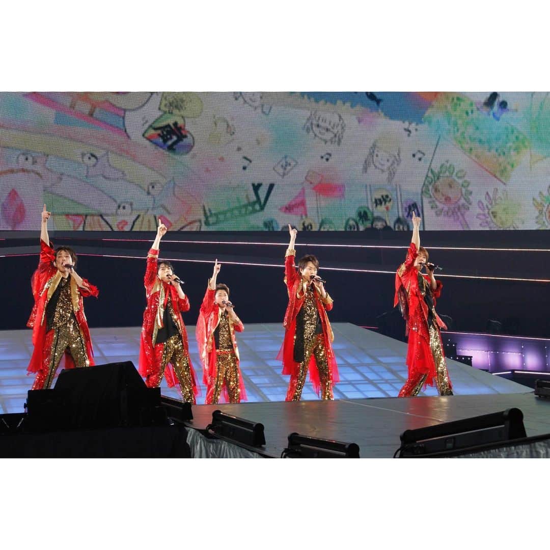 嵐（ARASHI）さんのインスタグラム写真 - (嵐（ARASHI）Instagram)「2011年・2012年に開催した「ARASHI LIVE TOUR "Beautiful World"」を#スローバックサーズデー ！ #Throwback to 2011 and our Beautiful World tour! #嵐 #ARASHI」6月11日 8時50分 - arashi_5_official