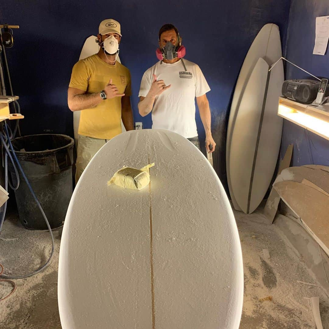 ダニエル・ノリスさんのインスタグラム写真 - (ダニエル・ノリスInstagram)「The first board I ever bought was shaped by @brraganqf .Fast forward about 10 years to this opportunity to shape a new one with him. Seeing a blank transform into an intricate vessel of joy is mesmerizing & I’m grateful to have had my hand in on this one. This 6’8 fun board feels like a skateboard on the face & it glides like a log. Big thanks to @jleasure & @quietflightsurfboards for making it happen. - specs. 6’8- 19- 23- 17-3」6月11日 8時58分 - danielnorris18