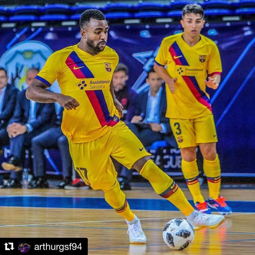 ATHLETAさんのインスタグラム写真 - (ATHLETAInstagram)「Arthur x O Rei Futsal Arthur PWH/YEL  #Repost @arthurgsf94 with @get_repost ・・・ 📸⚽️♥️ #athleta #アスレタ #Arthur #futsal  #orei」6月11日 9時39分 - athleta.jp