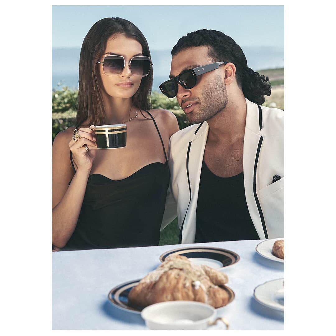 ディタのインスタグラム：「Welcome to 'L'isle di Allettare', a place from our dreams and the setting for DITA's mid-summer campaign. Lush gardens and rolling hills sing a hymn to the poetry of the summer sun. Gli amanti del sole: the lovers wear DITA Metamat and Muskel. #DITAeyewear #DITAallettare #WeAreDITA」