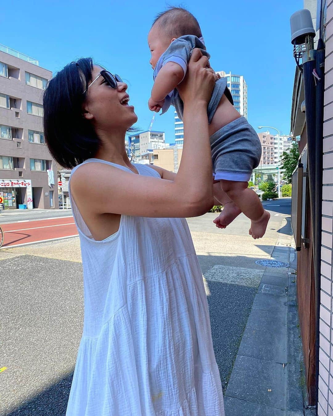 高橋ユウさんのインスタグラム写真 - (高橋ユウInstagram)「My baby👼🌞 お腹めくれちゃってごめん🙏👼 onepiece... @daddysgirl_official 👦organic set up... @lovedbaby  #babyboy #男の子ベビー #男の子ママ」6月11日 10時24分 - takahashiyu.official