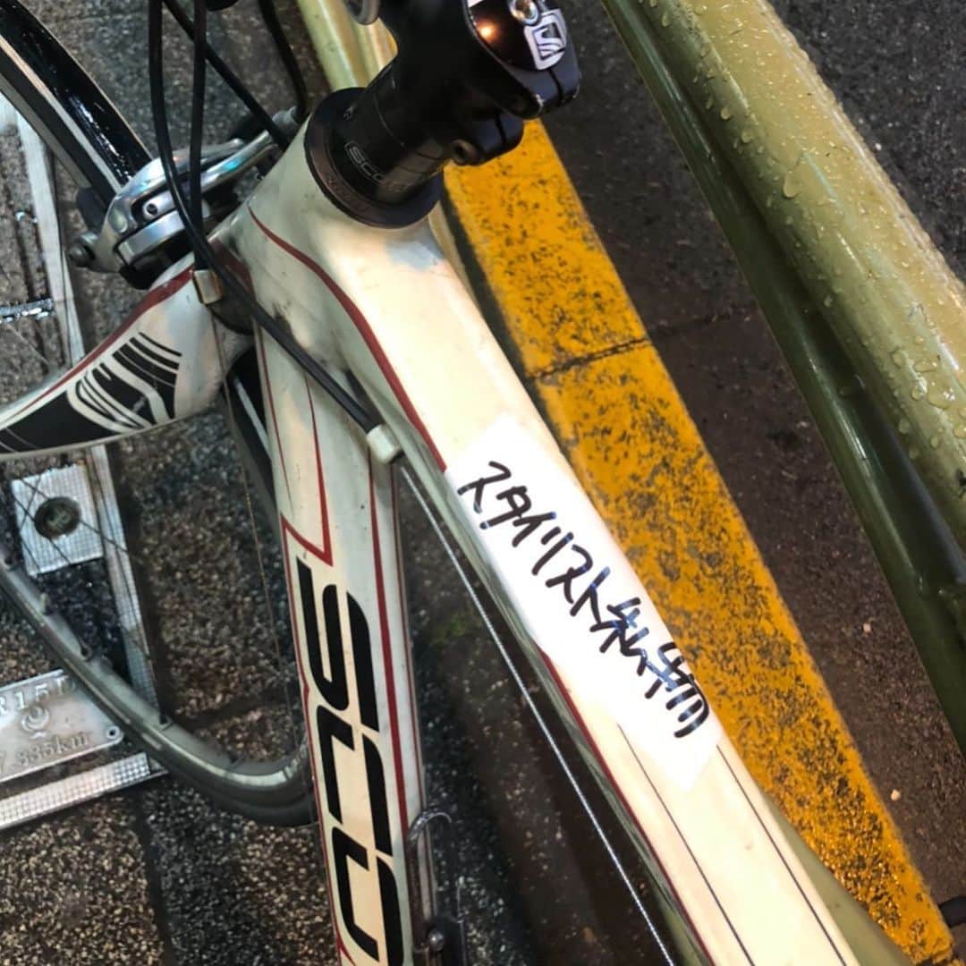 大根仁のインスタグラム：「自転車、盗まれたのは車体じゃなくてステッカーだったんじゃねえかと。  #stylistshibutsu」