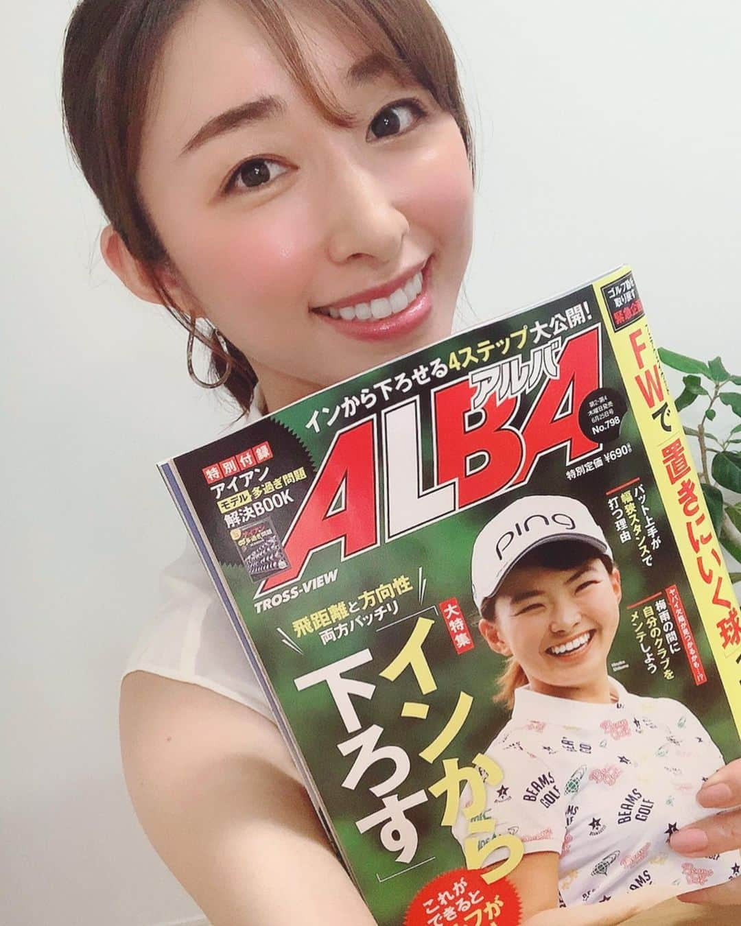 森木美和のインスタグラム：「今発売中のゴルフ雑誌「ALBA」⛳️″インスタ女子大集合″のコーナーに1ページご紹介いただきました😊﻿ ﻿ @albatross_view 👈﻿ ﻿ 今回の特集は、「インから下ろす」私も時々出てしまうアウトから下りる癖💦﻿ すぐにでも試したい内容盛り沢山でした‼️✨﻿ ﻿ ﻿ ALBAは毎月第2・第4木曜日発売⛳️書店やコンビニで見つけてね♫﻿ ﻿ ﻿ #ゴルフ雑誌#alba #アルバ#ゴルフ#golf#ゴルフ女子#掲載情報#アルバトロスビュー#森木美和#pr﻿ ﻿」