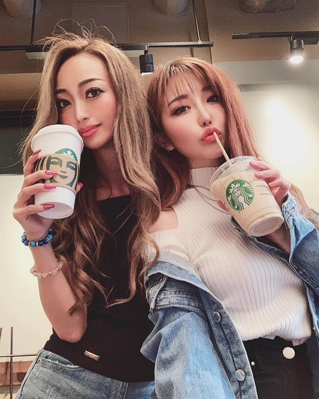 春咲ひなたのインスタグラム：「久しぶりの再会💚 いおりにも会えた幸せ👼🏻✨ . このコロナショックを機会に テラス席のお店が増えてほしいな☕️ . 外は危ないから いおりの家でお茶会してたんだけど 本当腹筋割れるくらい笑った😂 友達って大切🤝💛 . #ソーシャルディスタンス#友達 #久しぶりの#ランチ#女子会 #前世の話で盛り上がる#腹筋崩壊#オカルト#カフェタイム」