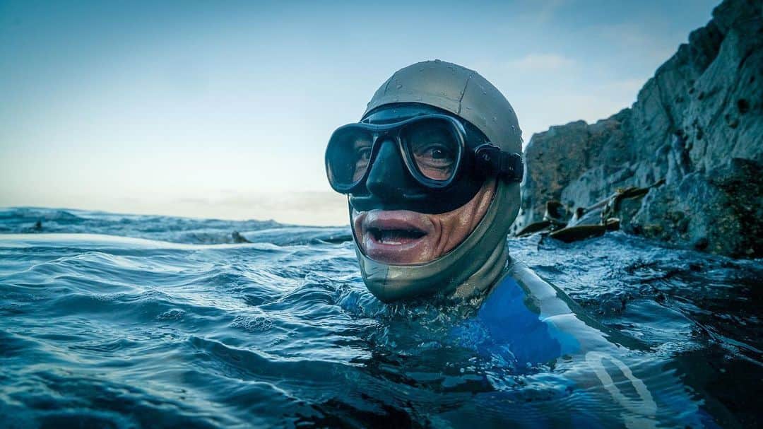 Suuntoさんのインスタグラム写真 - (SuuntoInstagram)「World champion freediver @willtrubridge has achieved incredible things with his powerful lungs. So it caught his attention when he read #covid19 attacks the lungs. He put on his research hat and discovered breathing exercises can support recovery. Click the link in the bio for his report and to watch him demonstrate a deep breathing exercise!」6月11日 21時05分 - suunto