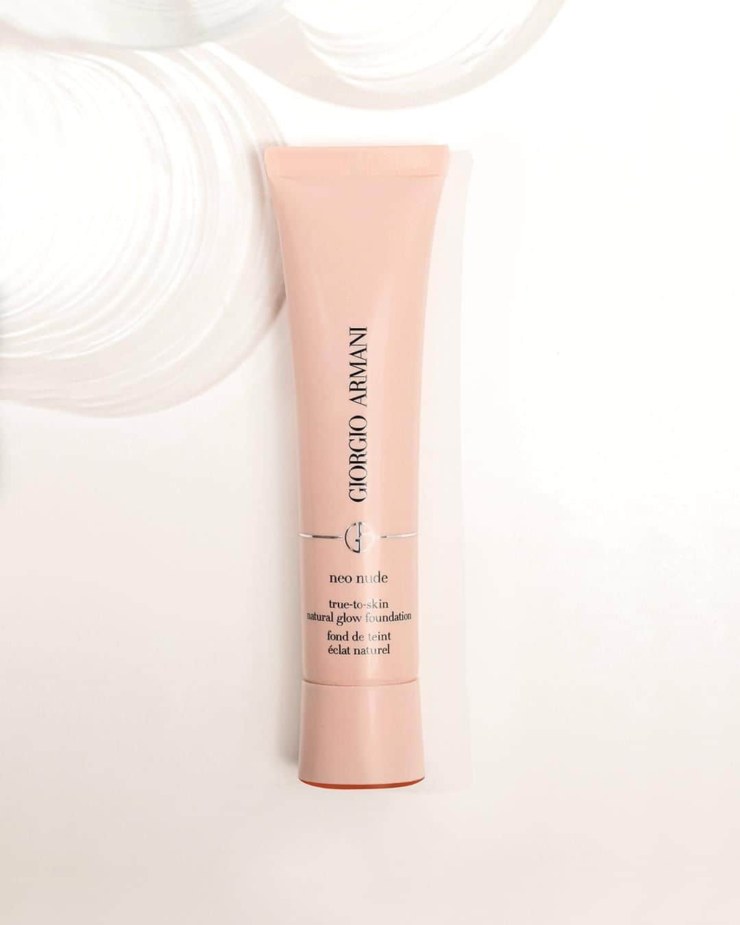 Armani Beautyさんのインスタグラム写真 - (Armani BeautyInstagram)「Makeup meets skincare. Just like a tinted moisturizer, NEO NUDE FOUNDATION hydrates and unifies the complexion, helping you feel confident all day long.  #ArmaniBeauty #ArmaniNeoNude #makeup」6月11日 20時58分 - armanibeauty
