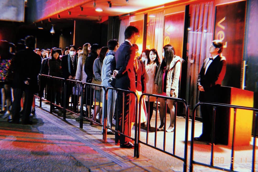 アユの秘密日記のインスタグラム：「久々にヴェルファイン遊びにきたけど、人すごっ!!!」