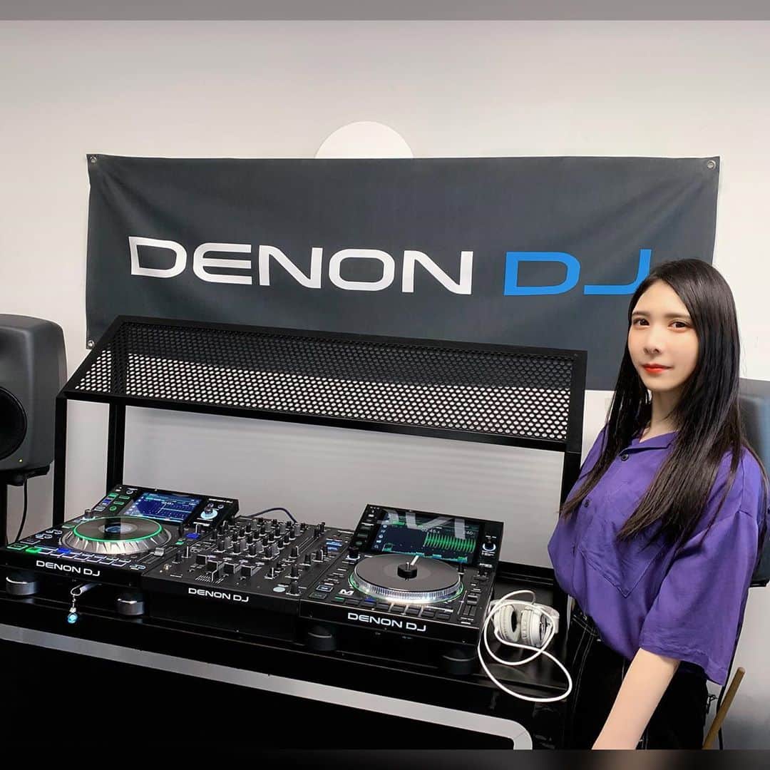 DJ NATSUMIさんのインスタグラム写真 - (DJ NATSUMIInstagram)「🎧💙 @denondjofficial @denondj_japan . Denon DJ is used by the likes of Laidback Luke, Tiesto, Oliver Heldens. There are many features that make it easy to play DJ. Very nice DJ equipment!! Check it out everyone :) . DJ Players ー SC 5000 and SC 6000M DJ Mixer ー X1850 . . . #denondj #denondj_japan #denondj_jp #デノンdj #sc5000 #sc6000m #x1850 #denondj_x1850 #inmusic #inmusic_japan #inmusic_jp #デノン #djnatsumi #femaledj #japanesedj #asiadj #topdj #internationaldj #djtidy #girlsdj #japandj #djlife #djane #djanemag #asiandj #asianfemaledj #fdj」6月11日 21時10分 - dj_natsumi