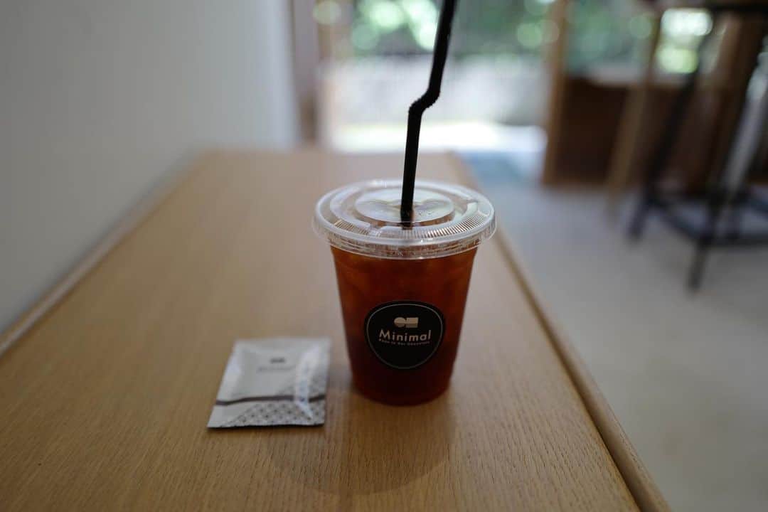 石井輝明さんのインスタグラム写真 - (石井輝明Instagram)「代々木上原。 ちょっとずつ仕事が戻ってきつつある。 ほんとにちょっとずつ。 休みがありがたかったけど、今は仕事がありがたい。 わがままな話。  #minimalbeantobarchocolate #cafe #coffee #カフェ #東京カフェ #代々木上原カフェ #カフェ芸人 #漫才ができて嬉しい #ソーシャルディスタンスを保ちつつ #ソーシャルディスタンスを楽しみながら #今はそんな漫才をしています #状況が変わればまた #その状況に合わせていきたいと思う #そんなところ」6月11日 21時18分 - comandanteishii