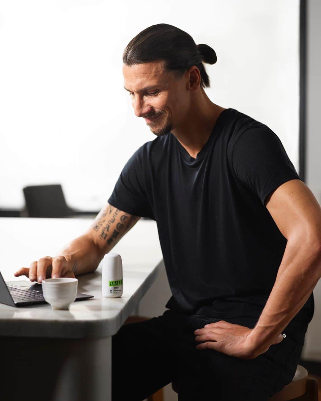 のインスタグラム：「ZLATAN SPORT FWD is the feeling of moving confidently in the right direction with a successful mindset, ready for all the day's challenges.  Prepare, be confident, move forward! #zlatansport (EU Shipping Only)」