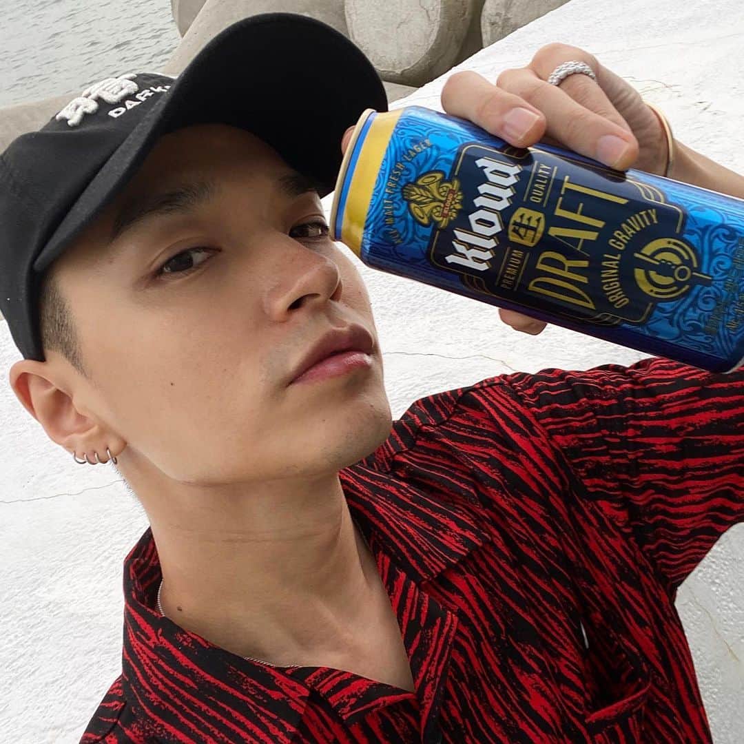 サイモンD のインスタグラム：「아따 마 잘생겼네 맥주가.. #클라우드생드래프트 #잘생긴맥주」