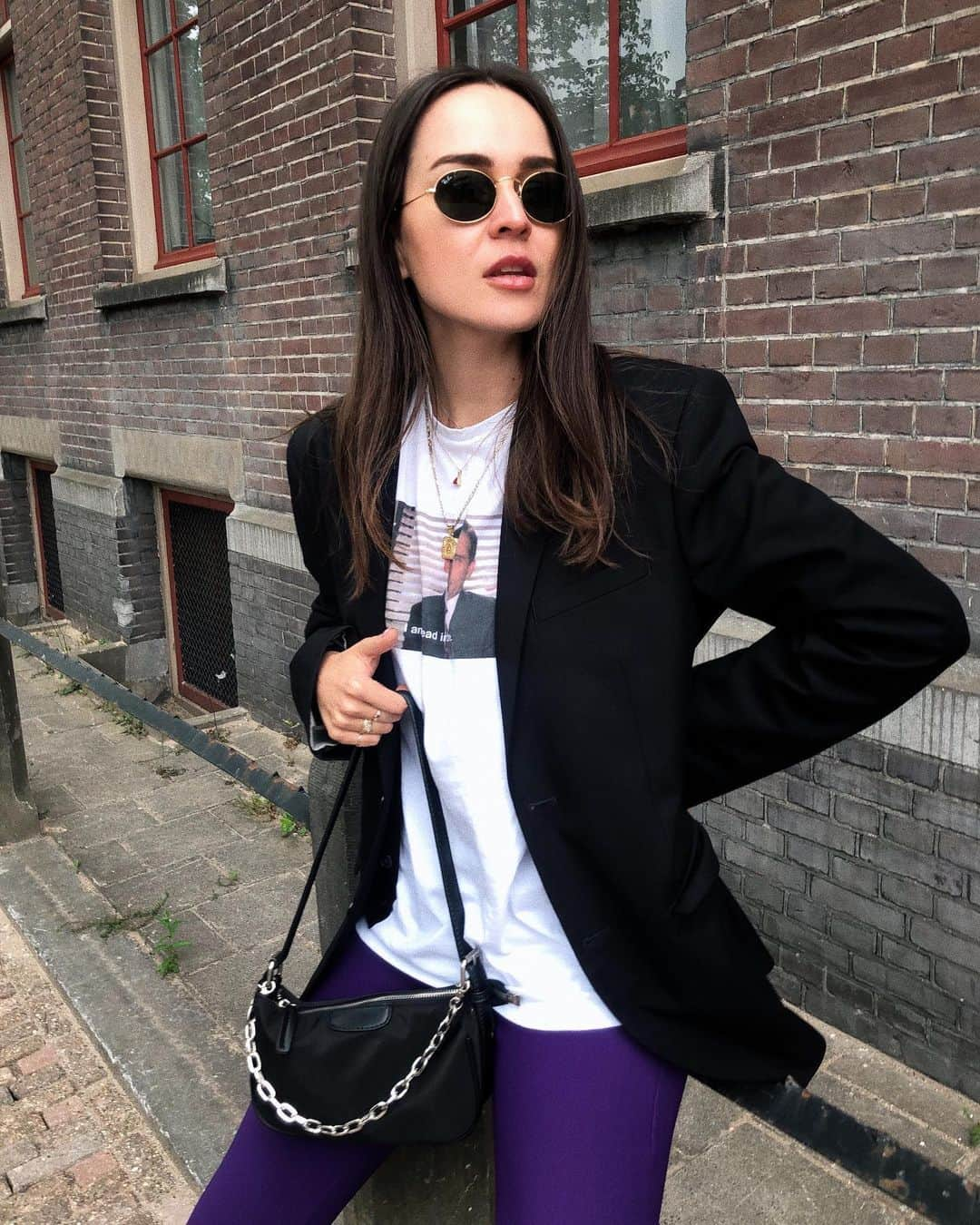 アンディー・トレスさんのインスタグラム写真 - (アンディー・トレスInstagram)「Didn’t think I’d be wearing purple leggings as an adult, yet here I am 😅 #amsterdam」6月11日 21時52分 - stylescrapbook