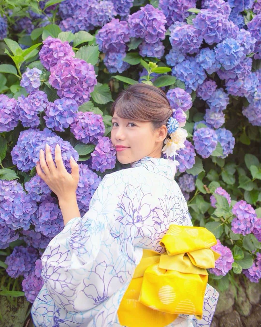 丸山裕理のインスタグラム：「. 梅雨入り . #hydrangea #artofjapan #japantravel #lovers_nippon #team_jp_portrait #daily_photo_jpn  #nipponpic #lovers_nippon_portrait  #japan_of_insta #discovertokyo  #jp_mood #jp_portrait部 #art_of_japan_ #tokyocameraclub #impression_shots #ajisai #紫陽花 #あじさい  #写真好きな人と繋がりたい #アナウンサー #東京カメラ部」