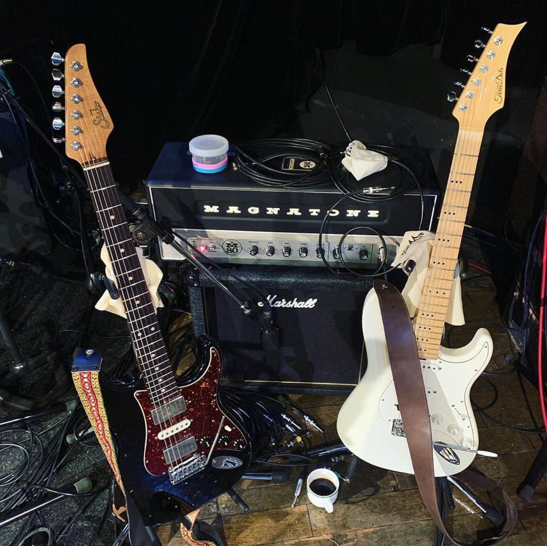 増崎孝司のインスタグラム：「6/14日、オンラインで逢いましょう！  You’ll get to the tone of the guitar same as a CD”31”!」
