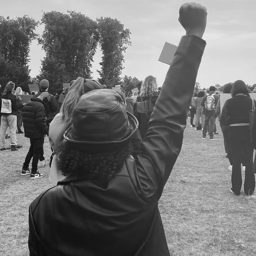 イマン・ハマンさんのインスタグラム写真 - (イマン・ハマンInstagram)「This past week, 50 states in the US and dozens of countries stood up against racial injustice. Yesterday in Amsterdam, we peacefully protested - and it was just another reminder that racism is a GLOBAL issue that has shaped so many generations. To everyone out there marching around the world... England, France, Germany, Italy, Kenya, Japan, Australia, Sri Lanka, Netherlands... KEEP GOING. We’re all with you. They’re hearing us loud and clear 🖤」6月11日 22時21分 - imaanhammam