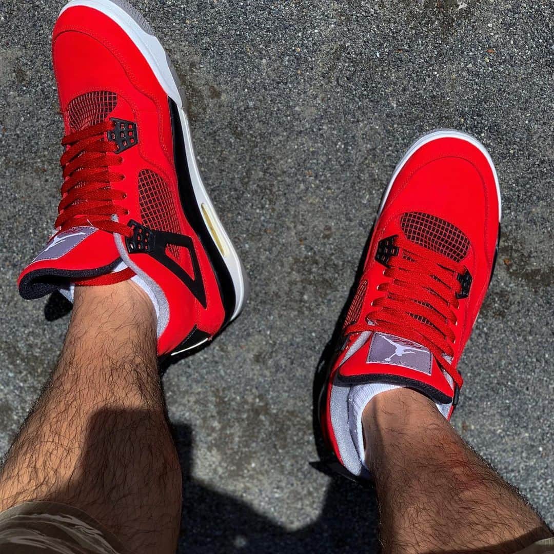 SneakerBox.jpのインスタグラム：「🔴赤には弱い🔴 プラパーツ黒く塗ると引き締まります😋 #mitasneakers  #ms_ddc_20200613 #ミタスニーカーズ」