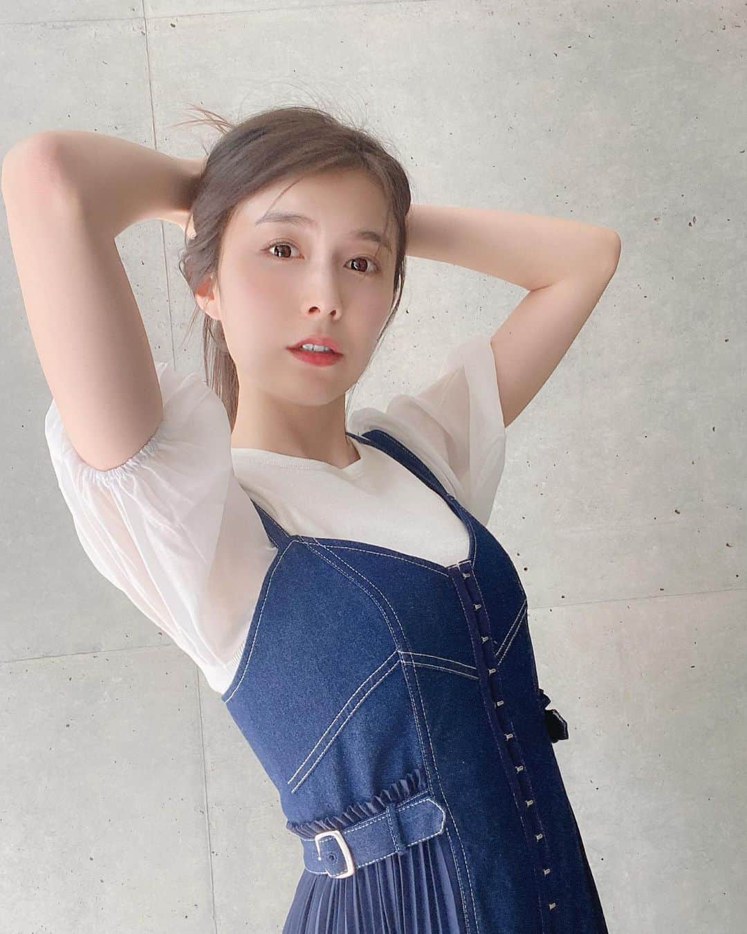 麻衣愛のインスタグラム：「梅雨入りしましたね〜☔️ . この時期のジメジメ頑張ろうね!! #shooting #fashion #grl #onepiece」