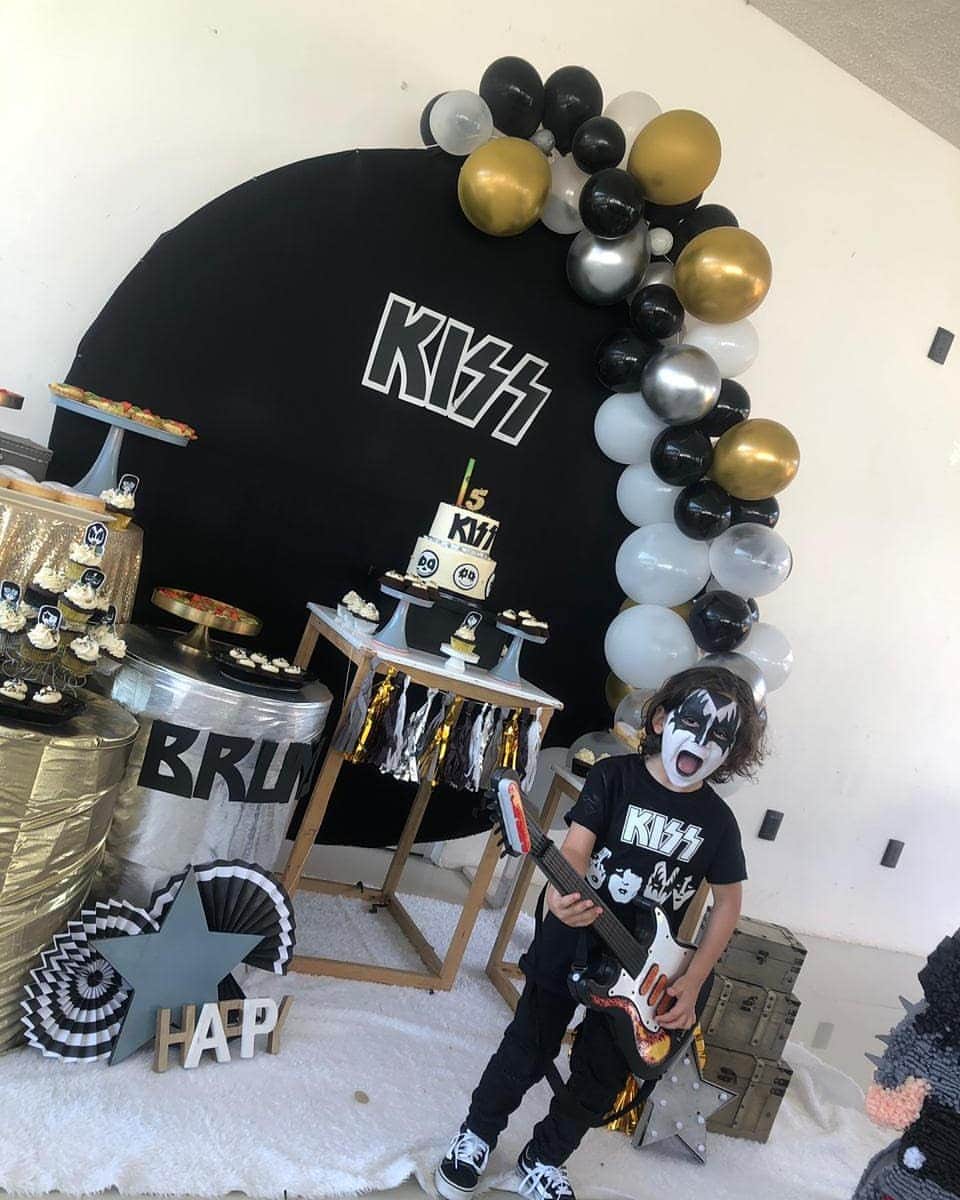KISSさんのインスタグラム写真 - (KISSInstagram)「#KISSKids Rock! Happy Birthday,  Bruno. Looks like your party was amazing!」6月11日 13時50分 - kissonline