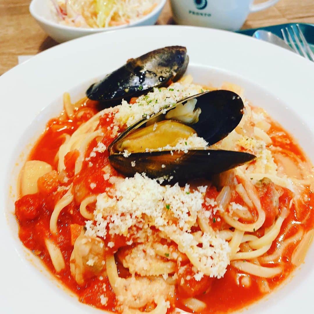 高村凛のインスタグラム：「関東梅雨入りしましたね〜☔️ 雨やだなあ☔️ 今日のランチ。 NYマンハッタンクラムチャウダー。 毎日仕事で忙しい6月です😂  #梅雨入り #june2020」