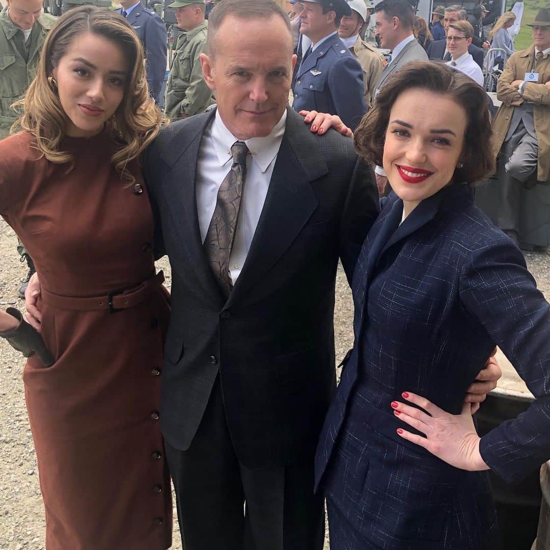 クラーク・グレッグのインスタグラム：「More BTS from tonight’s #agentsofshield @chloebennet @lil_henstridge」