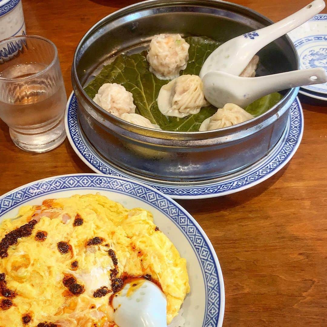 池内万作さんのインスタグラム写真 - (池内万作Instagram)「久しぶりに新記でエビ玉ライスを。 誘惑に釣られてついつい飲茶セットも頼んでしまいましたとさ♪ 次東京くんのいつだろーなー。 再見(｀_´)ゞ #イケウチ家のグルメ旅」6月11日 14時09分 - mandeshita