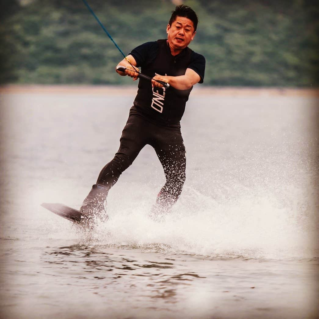 堀江貴文さんのインスタグラム写真 - (堀江貴文Instagram)「#wakeboarding #setouchi #たまにはウェークボードの写真でものっけてみるか」6月11日 14時27分 - takapon_jp