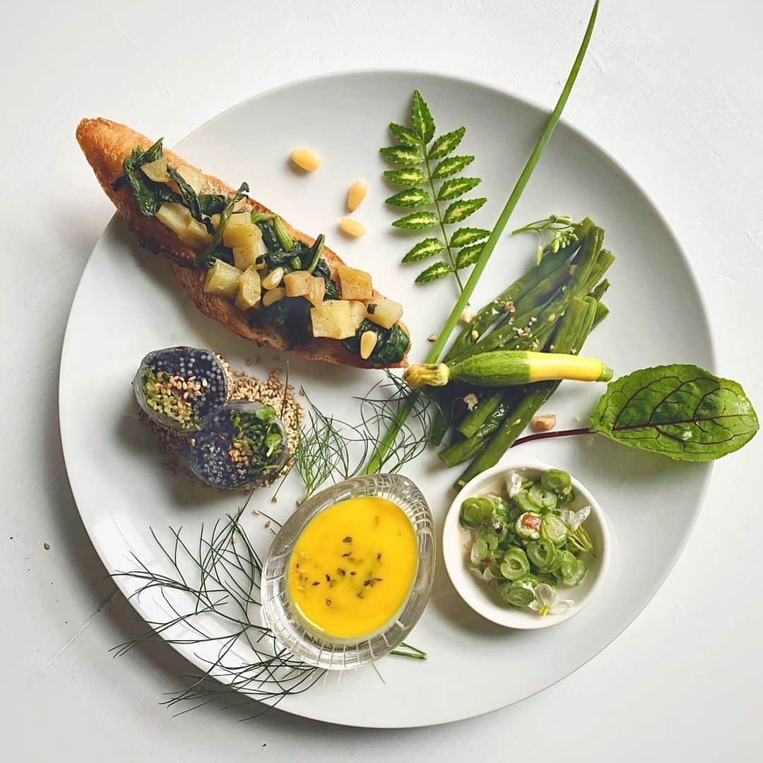 Chinamiさんのインスタグラム写真 - (ChinamiInstagram)「Vegetable lunch plate🌱 #salad #vegetable #野菜 湯がいてササッと味付けした野菜たち」6月11日 14時51分 - chinamiphoto