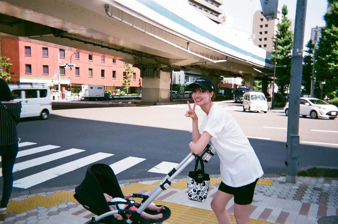 高松チェルシーリナのインスタグラム：「. 2回目の　#写ルンです 今回は失敗したの2枚だけ🥰 うまくいった〜〜❤️」