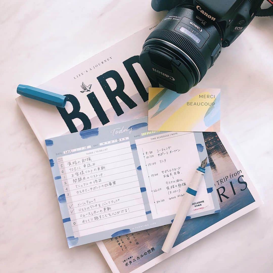 手紙社さんのインスタグラム写真 - (手紙社Instagram)「【 GOOD MEETING：手帳が整えば、心も整う】﻿ “心のケア”について疑問や悩み事はありませんか？　科学的に効果がある研究やテクニックをベースに、心理学を用いた「セルフケアの手帳術」をワークショップ形式でレッスンします。生活に簡単に取り入れられるので、番組後すぐに実践可能！　中にはGOOD MEETING限定のプログラムもご用意しておりますよ。予約時のアンケートでは「心のケア」について疑問やお悩みを募集しておりますので、ぜひお話をお聞かせくださいね。お答えいただいた中からひとつピックアップして、それを解決するオリジナル手帳術をお作りし、当日ご紹介します！﻿ ﻿ ＜A FLOATING LIFE・やすほ「お悩み解決の手帳講座〜心をケアする手帳術〜」開催概要＞﻿ 日時：6月24日（水）20:00～21:00﻿ 参加費：一般 ¥2,000（税込）/ 部員 ¥1,800（税込） ﻿ 申込み：受付中／6月24日（水）12:00﻿ ﻿ ▶︎詳しくは「@tegamisha」プロフィールのハイライト「GOOD MEETING」より公式サイトへ！ CALENDERより「6/24（水）20:00〜『お悩み解決の手帳講座〜心をケアする手帳術〜』」をチェック！﻿ ﻿ ◎GOOD MEETINGってどんな場所？﻿ 手紙社が敬愛する作り手やお店のオーナー、書き手やパフォーマー、あらゆるジャンルの気になる方々をナビゲーターにお迎えして、Zoom上で講座やワークショップ、部活動的な集い、暮らしにまつわる情報交換を行う場です。﻿ ﻿ #手紙社#手紙舎#tegamisha#GOODMEETING#グッドミーティング#zoom#zoomレッスン#zoom講座#オンライン講座#オンラインイベント#オンライン#オンライン配信#オンライン開催#オンラインレッスン#リモート#AFLOATINGLIFE#手帳術#手帳﻿」6月11日 15時26分 - tegamisha