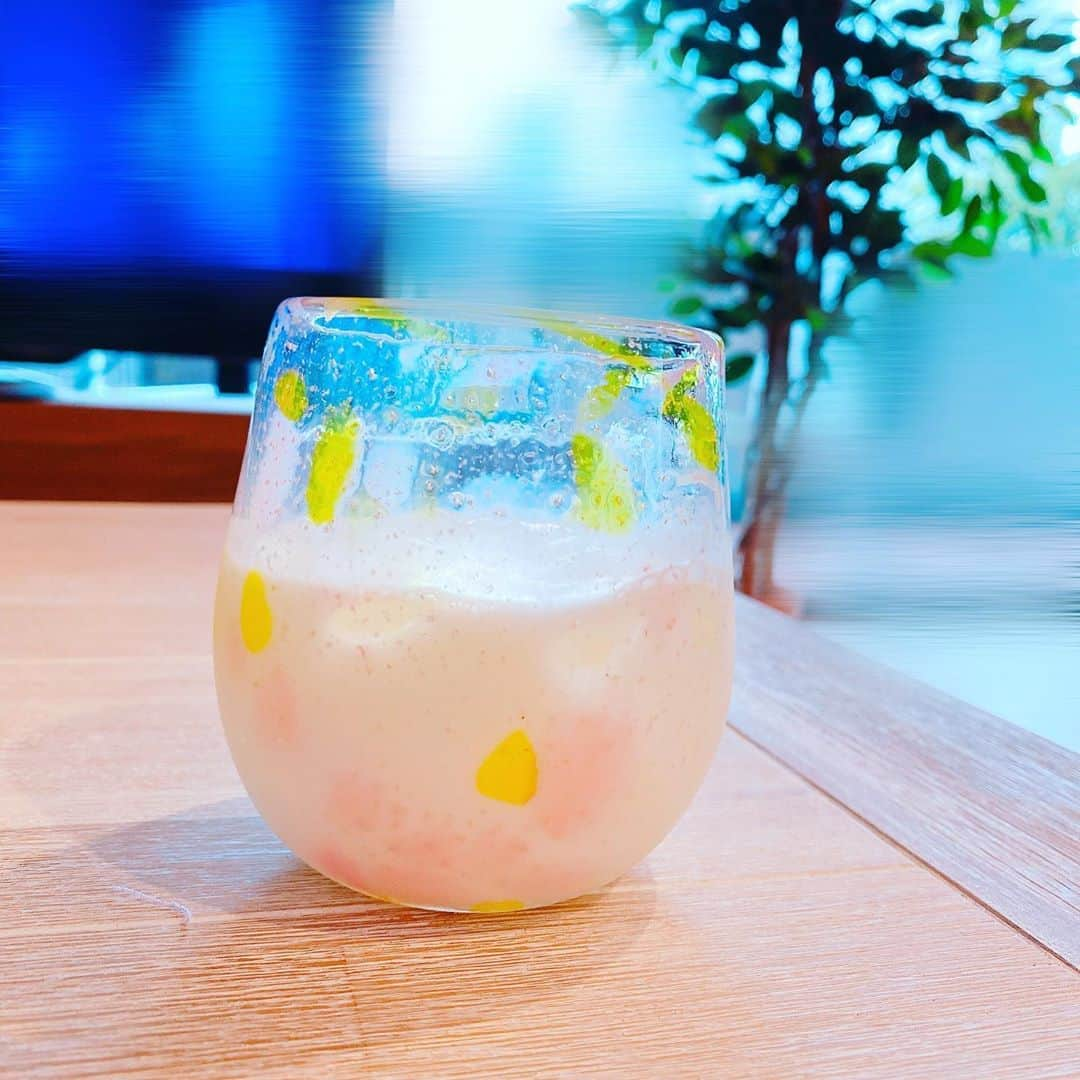 あやなんさんのインスタグラム写真 - (あやなんInstagram)「〜しばなん家夏の風物詩〜  カルミル❄️🍧🍉 カルピス原液と牛乳を２：８の割合で 大きめの氷とガラスのコップで カランカラン。と音を立てながら飲むのが も〜〜〜最高！！！！！！！！ 子どもにも喜ばれる飲み物🥰 あたしが異常に大好きなんだけどな。笑」6月11日 15時45分 - ayachan_0619