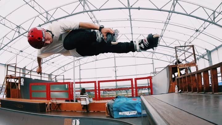 安床武士のインスタグラム：「Liu-Kang grab. 🎥 @satoshi.saijo (HBD Saijo san✨) @usdskates  @lzbn_official  @goodskates_inc  @canamonroad_japan  @papasu1048  #usdskates #usdaeon #aeon72 #LZBN #goodskates #rollerblading #inlineskate #takeahiyasutoko #インラインスケート #ローラーブレード #安床武士」